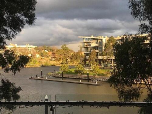 Marina View Apartment On The Maribyrnong River, Melbourne Exterior foto